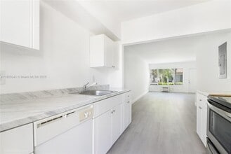 Building Photo - 9790 E Bay Harbor Dr