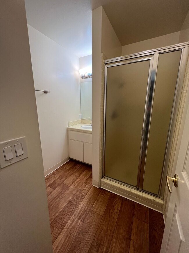 Building Photo - 39-1309