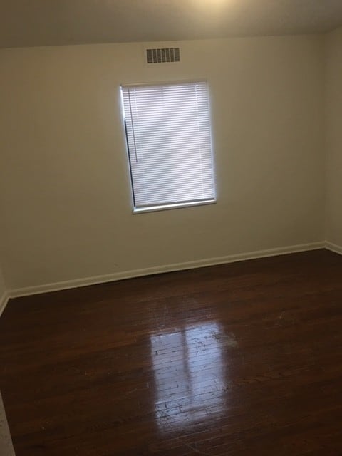Building Photo - Ottawa Park 1 Bedroom Apartment!!!!
