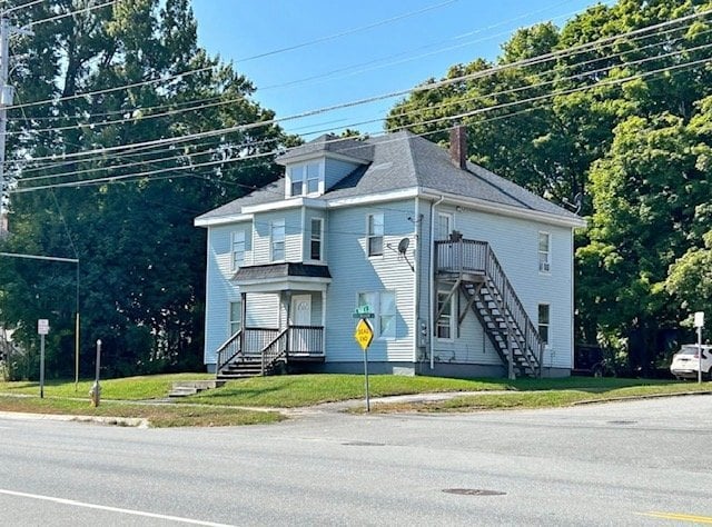 Building Photo - 689 Main St