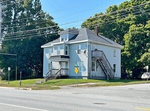 Building Photo - 689 Main St