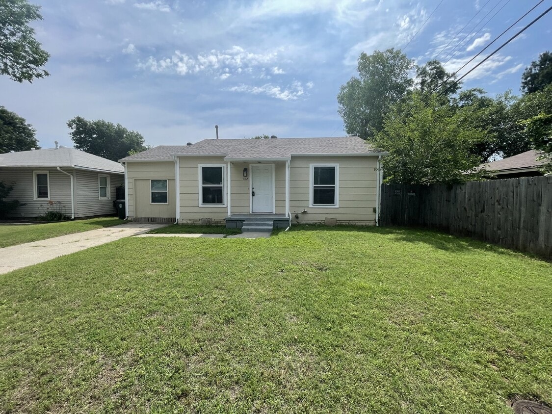 Three Bedroom Home in Bethany - Three Bedroom Home in Bethany