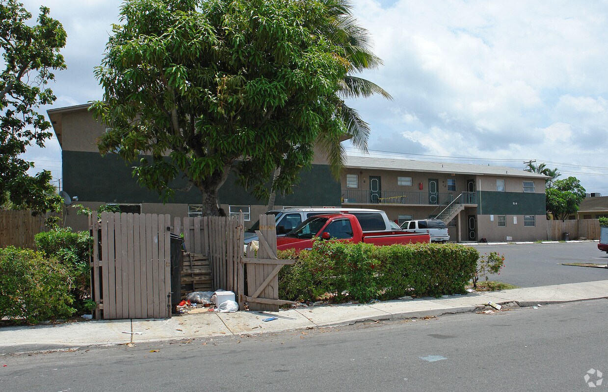 Building Photo - 814 N G St