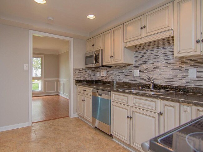 Brand new kitchen - 244 Greenfield Ct