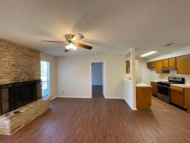 Foto del edificio - Great single-story 3/2 duplex on a quiet c...