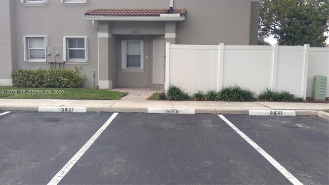 Foto del edificio - 12602 SW 54th St