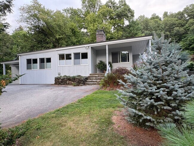Foto del edificio - 238 Goodman's Hill Rd
