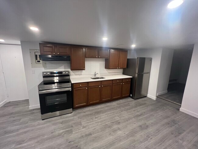 Photo du bâtiment - Cozy One-Plus-Den For $1495 In Downtown Kitchener At 136 Weber!