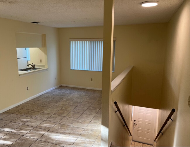 Building Photo - 630 Pavare Ct