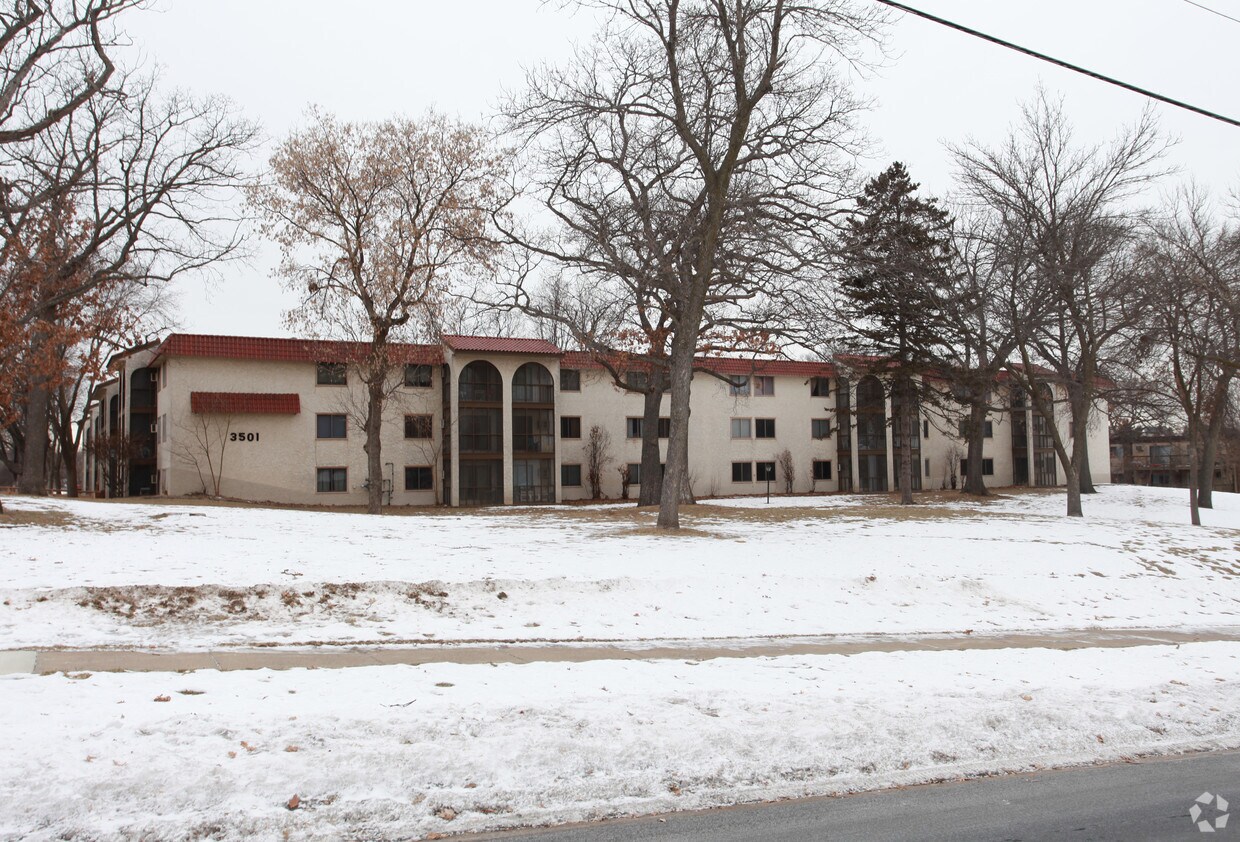 Barcelona Apartments Crystal Mn Apartments Com