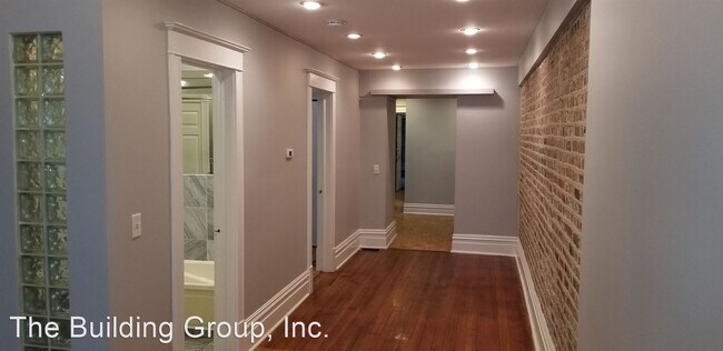 Building Photo - 1759 W Augusta Blvd