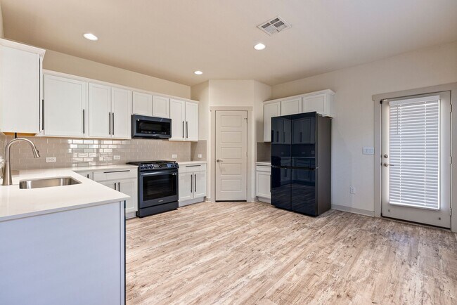 Foto del edificio - Beautiful 3 bedroom, 2.5 bathroom home in ...