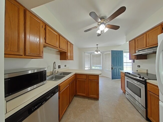 Building Photo - 3524 Willowview Ct