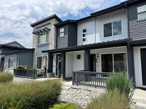 Building Photo - 7348 W Asbury Dr