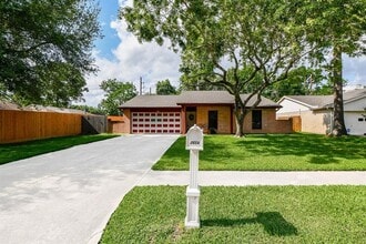 Building Photo - 2614 Cobble Ridge Dr