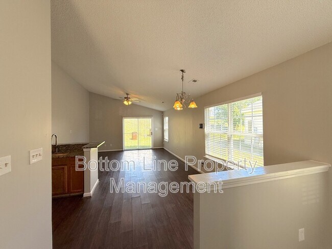 Foto del edificio - 11822 Stewarts Crossing Dr