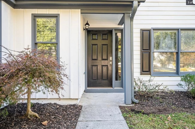 Building Photo - 10420 Meadow Crest Ln