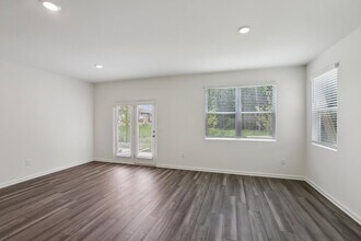 Building Photo - 3509 Cardinal Dr SW