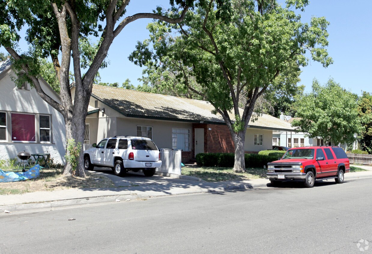 Foto del edificio - 127-129 Santa Barbara Ave