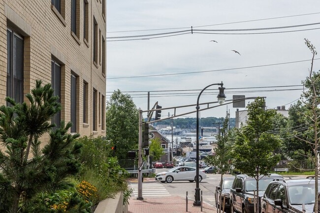 Building Photo - 1BR/1BA - Beautiful Updated Condo in Downtown Portland