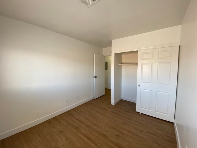 Foto del edificio - 4750 Thunderbolt Ave
