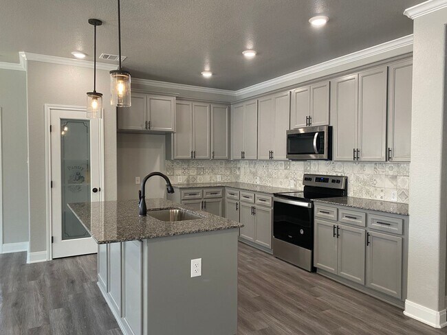 Building Photo - 1615 Black Kettle Trl