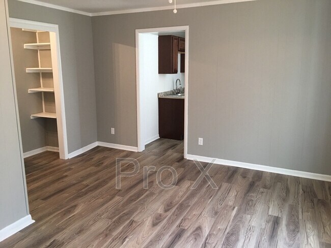 Foto del edificio - 1706 S Broadway St