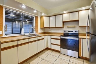 Building Photo - 3761 SW 18th St