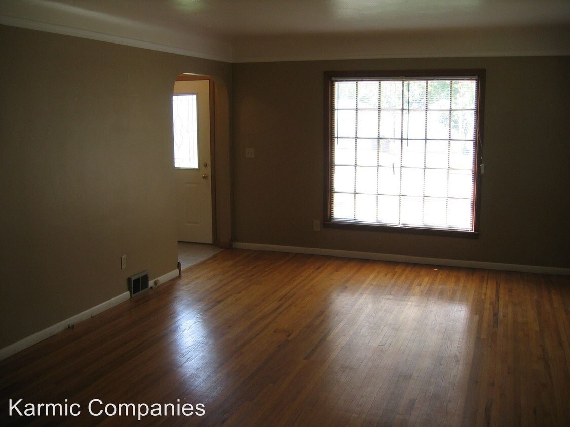 Building Photo - 412 W 64th St