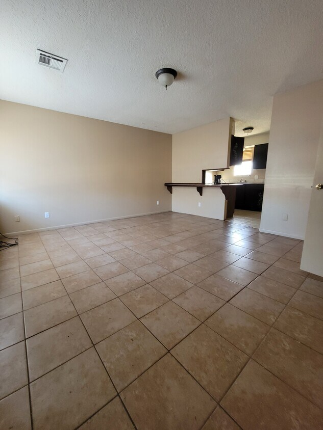 living room - 1415 Becky Ct