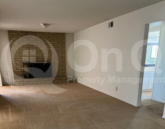 Building Photo - 570 N Villa Nueva Dr