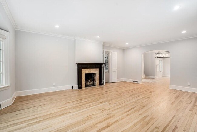 Foto del edificio - 2896 N Hills Dr NE