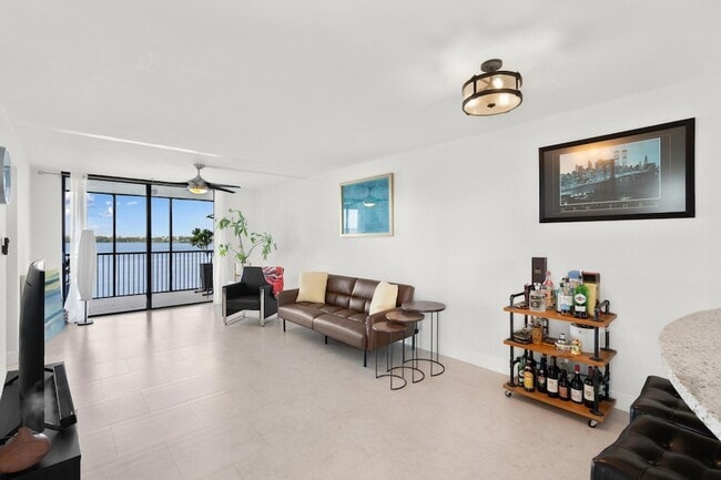 Photo - 111 Lake Emerald Dr Apartment