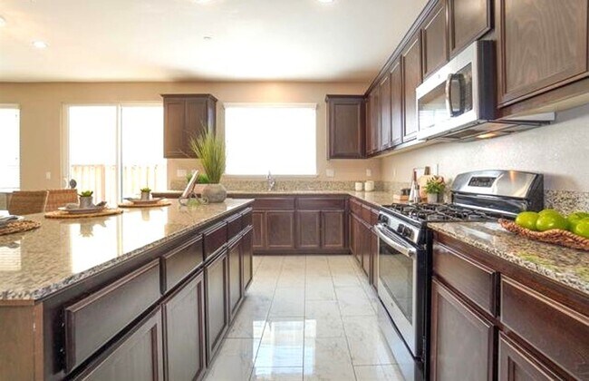 Foto del edificio - Charming Brentwood 4BD/3BA, Single-Family Home with 2 Car Garage!