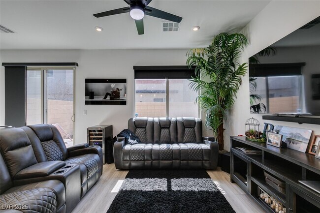 Foto del edificio - 2649 Conifer Canyon St