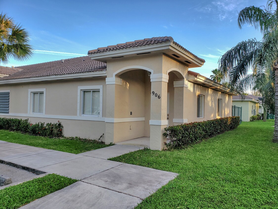 Primary Photo - 13284 Old Biscayne Dr