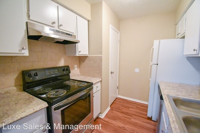 Building Photo - 1 br, 1 bath House - 6030 NW Expressway Un...