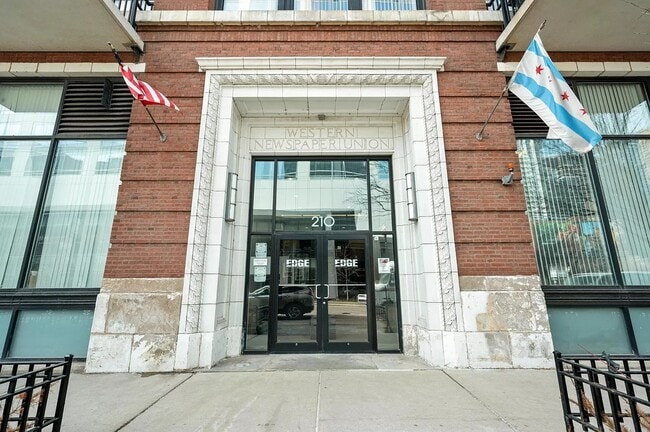 Building Photo - 210 S Desplaines St