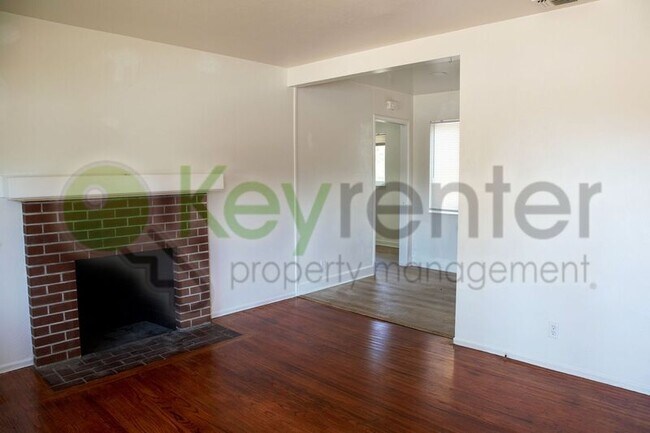 Building Photo - 5121 Da Rosa Dr