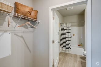 1 BR, 1 BA - 792SF - HUB13