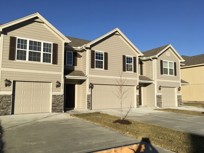 Building Photo - 3 Bed Townhome in Grain Valley