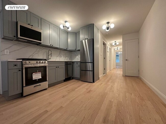 Building Photo - 489 Putnam Ave