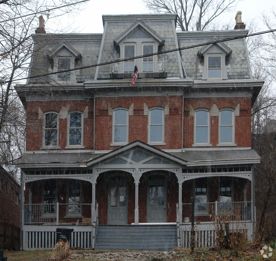 Building Photo - Eden Park