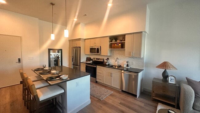 Building Photo - 10 Gates St