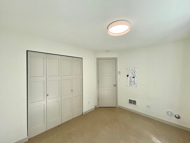 Building Photo - Great Townhome for rent