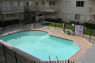 Piscina - La Posada Apartments