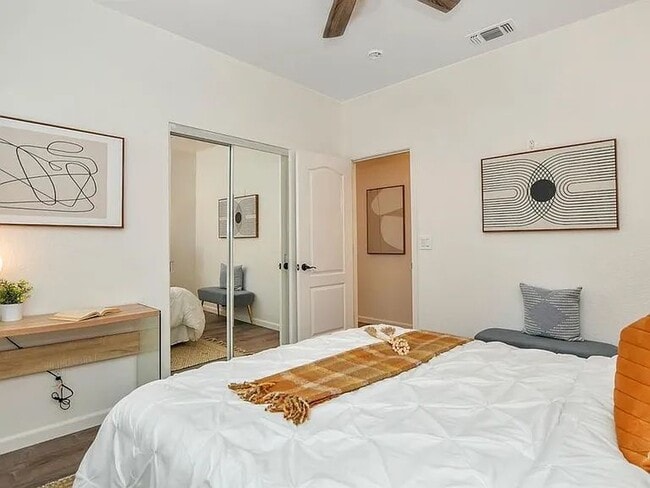 Foto del edificio - 5470 Gold Creek Cir