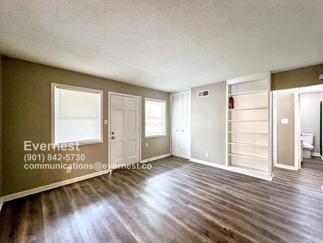 Foto del edificio - 8338 Dottley Dr