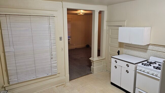 Kitchen looking into living room - 1013 Oak St