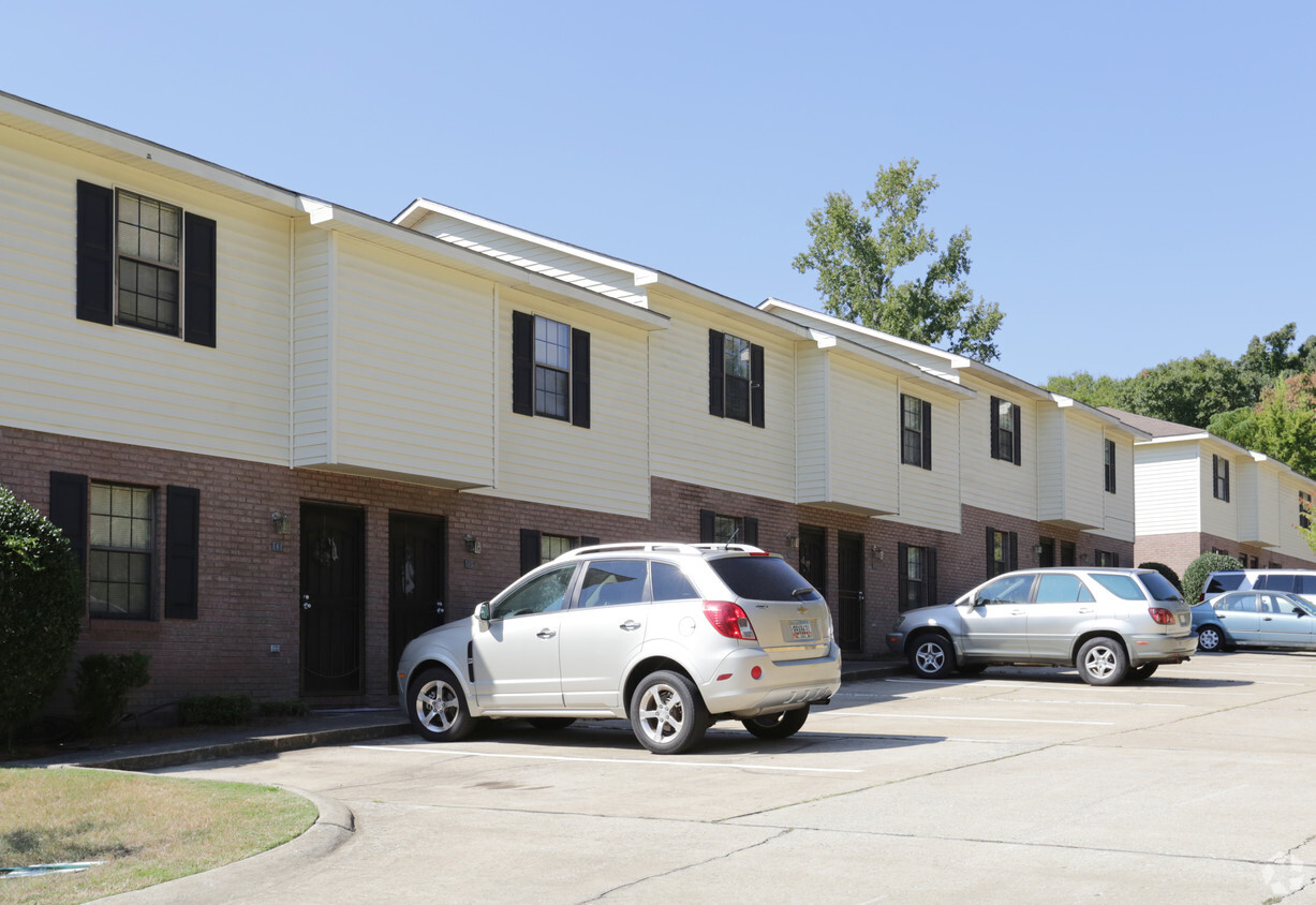 Primary Photo - St Elmo Apartment Homes